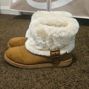 Airwalk Tan Fur-Lined Boots